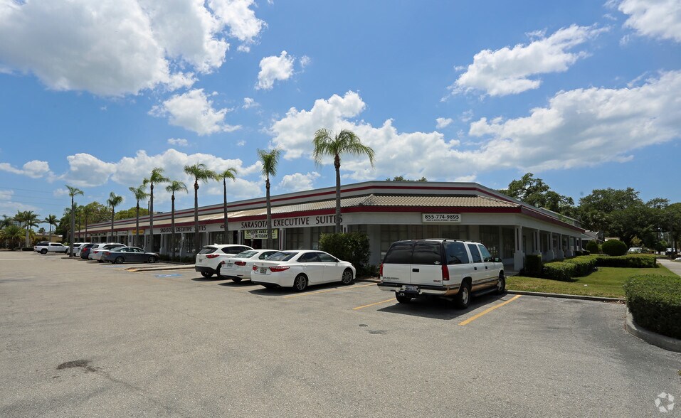 601-677 N Washington Blvd, Sarasota, FL à louer - Photo du bâtiment - Image 2 de 18