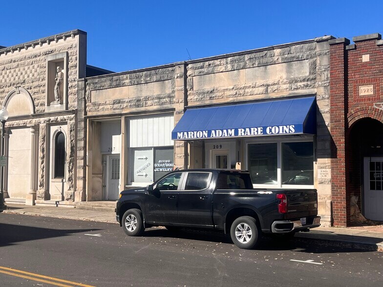 207-209 N Sale St, Ellettsville, IN à vendre - Photo du bâtiment - Image 2 de 14