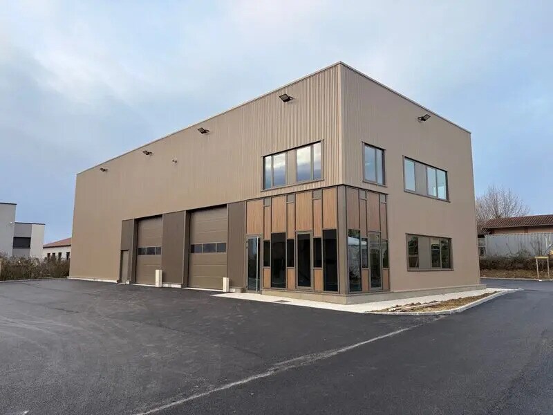 Flex in Jons for sale Building Photo- Image 1 of 9