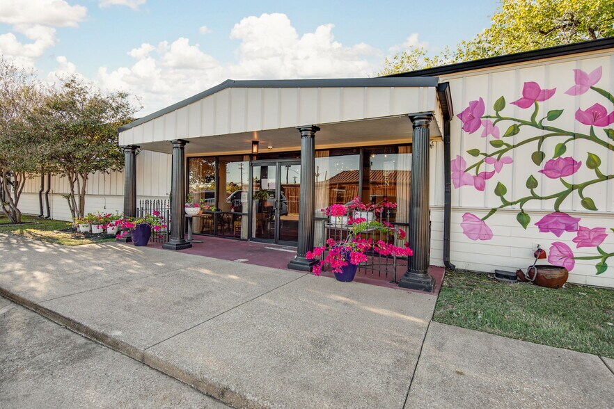 2606 S Texas Ave, Bryan, TX à vendre - Photo du bâtiment - Image 3 de 44
