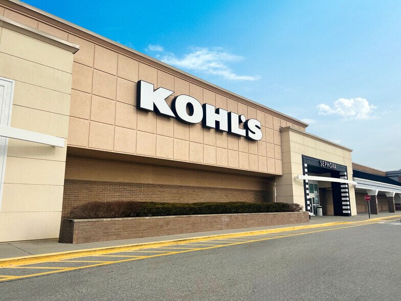 220 Route 12, Groton, CT à louer - Photo du bâtiment - Image 2 de 10