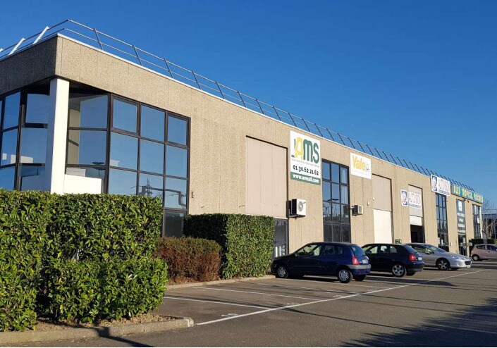 Industrial in Coignières for lease Building Photo- Image 1 of 4