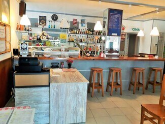 Plus de détails pour Multi-résidentiel à vendre