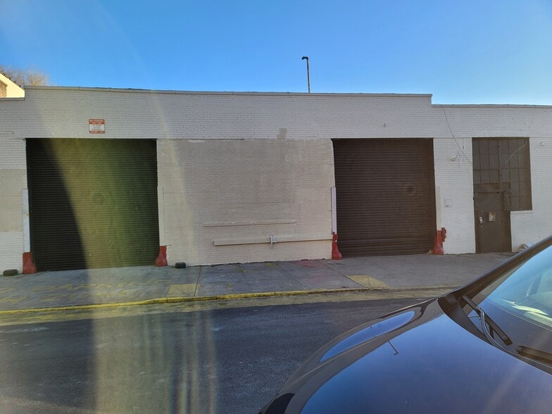 272-280 Seigel St, Brooklyn, NY for lease - Building Photo - Image 3 of 81