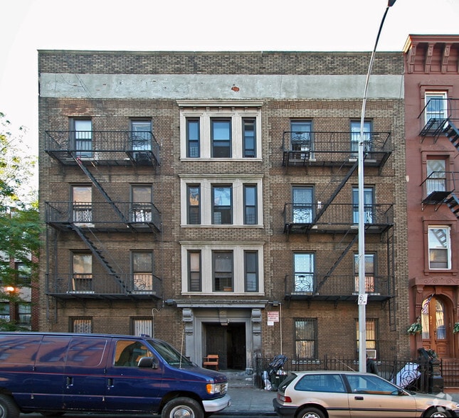340 Clifton Pl, Brooklyn, NY for sale - Building Photo - Image 2 of 4