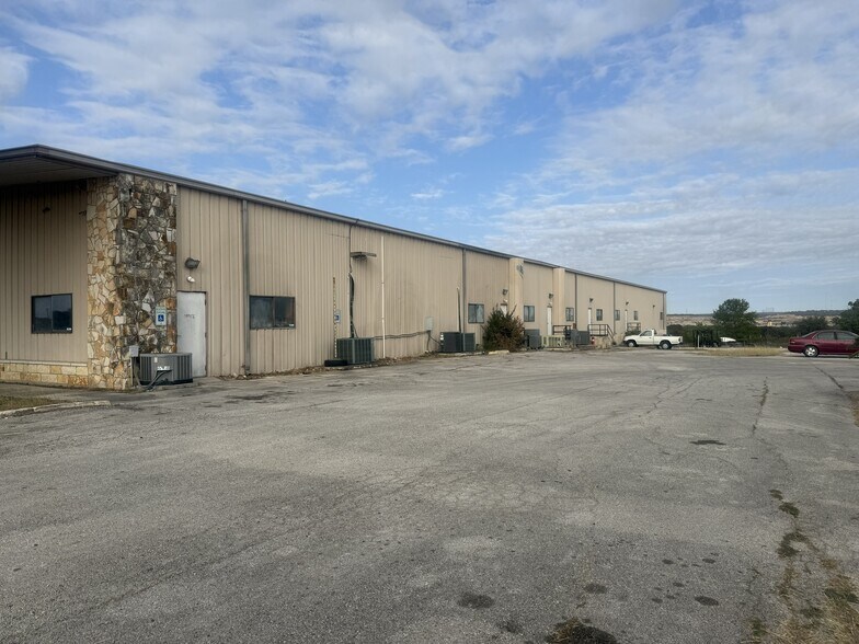 23129 N Interstate 35, New Braunfels, TX à louer - Photo du bâtiment - Image 2 de 5