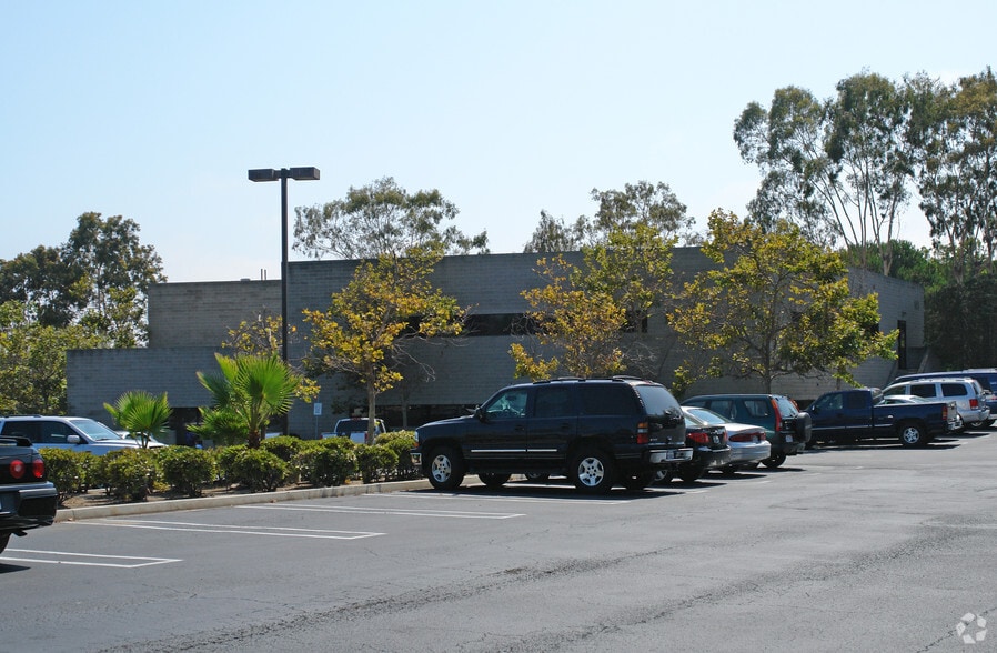 145 Thunder Dr, Vista, CA for sale - Building Photo - Image 3 of 7