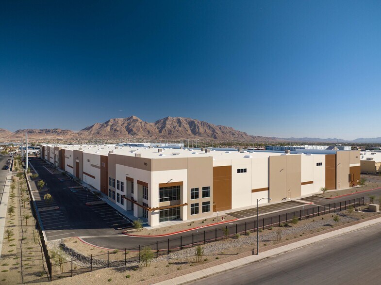 5005 E Cartier Ave, Las Vegas, NV à louer - Photo du bâtiment - Image 2 de 28