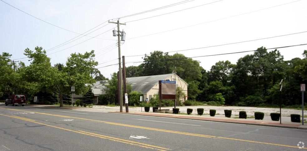 1600 Montauk Hwy, Oakdale, NY à louer - Photo du bâtiment - Image 2 de 7