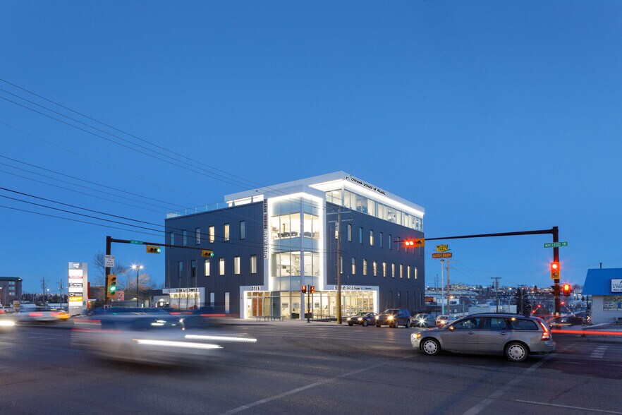 3916 Macleod Trl SE, Calgary, AB à louer - Photo du bâtiment - Image 2 de 7