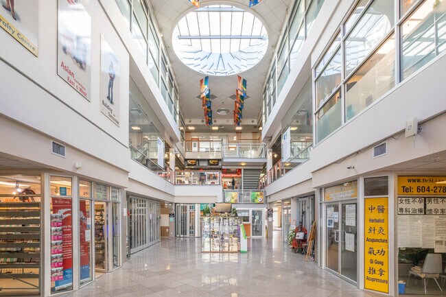 Plus de détails pour 8700 McKim Way, Richmond, BC - Commerce de détail à vendre