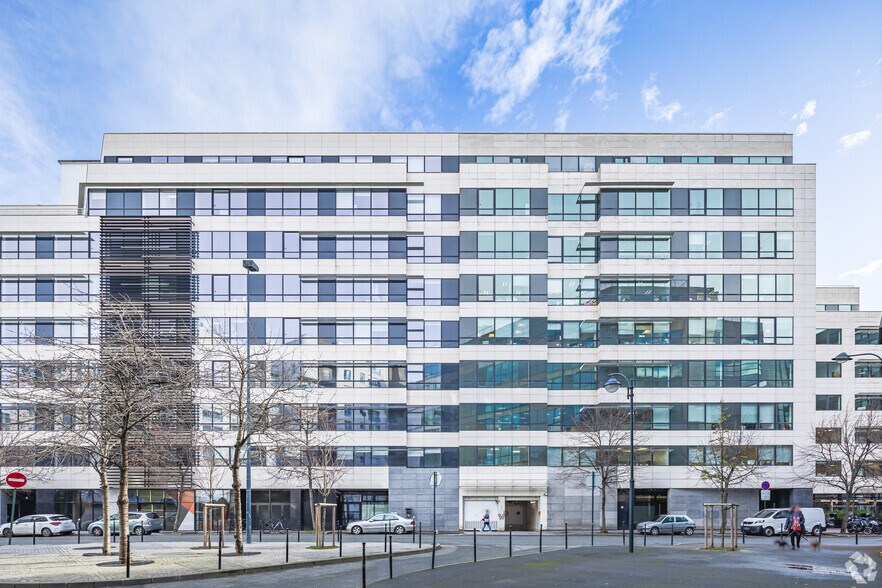 Bureau dans Clichy à louer - Photo du bâtiment - Image 2 de 2