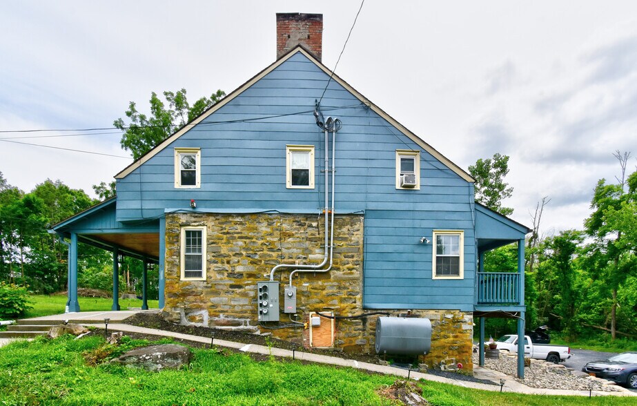 967 Little Britain Rd, New Windsor, NY à vendre - Photo du bâtiment - Image 3 de 38