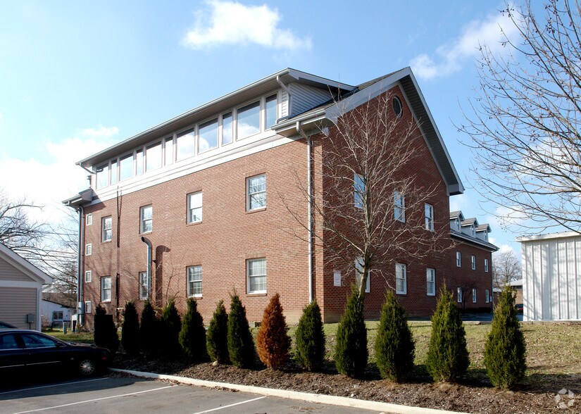 1507 Chambers Rd, Columbus, OH à louer - Photo du bâtiment - Image 3 de 4