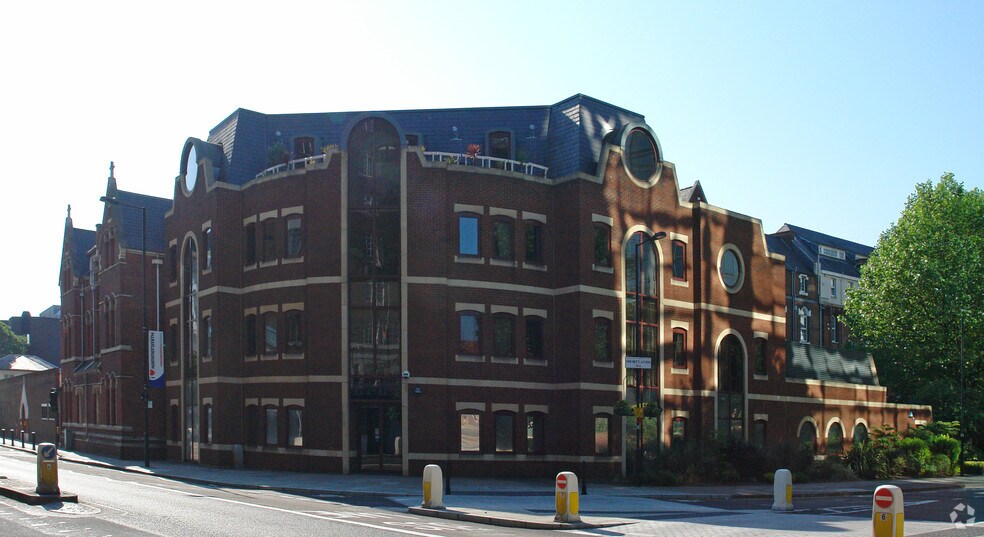 177-179 Hammersmith Rd, Londres à louer - Photo du bâtiment - Image 1 de 5