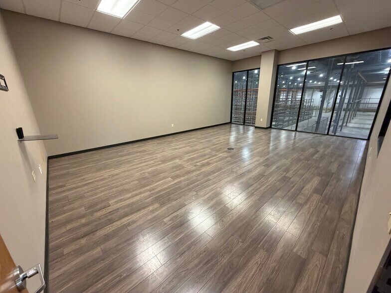 2377 Commerce Center Blvd, Fairborn, OH à louer - Photo intérieure - Image 3 de 7