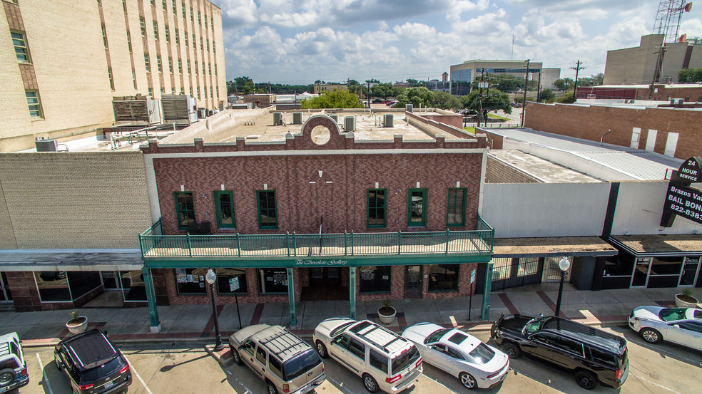 211 N Main St, Bryan, TX à vendre - Photo du bâtiment - Image 1 de 1