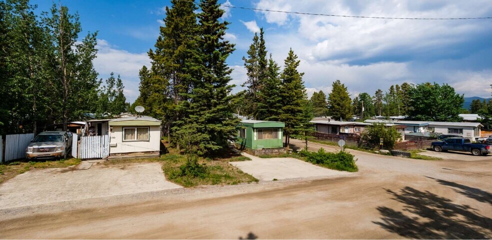 986 Range Rd, Whitehorse, YT à vendre - Photo du bâtiment - Image 2 de 17