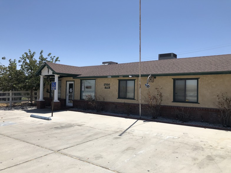 2500 E Main St, Barstow, CA à vendre - Photo du bâtiment - Image 1 de 1