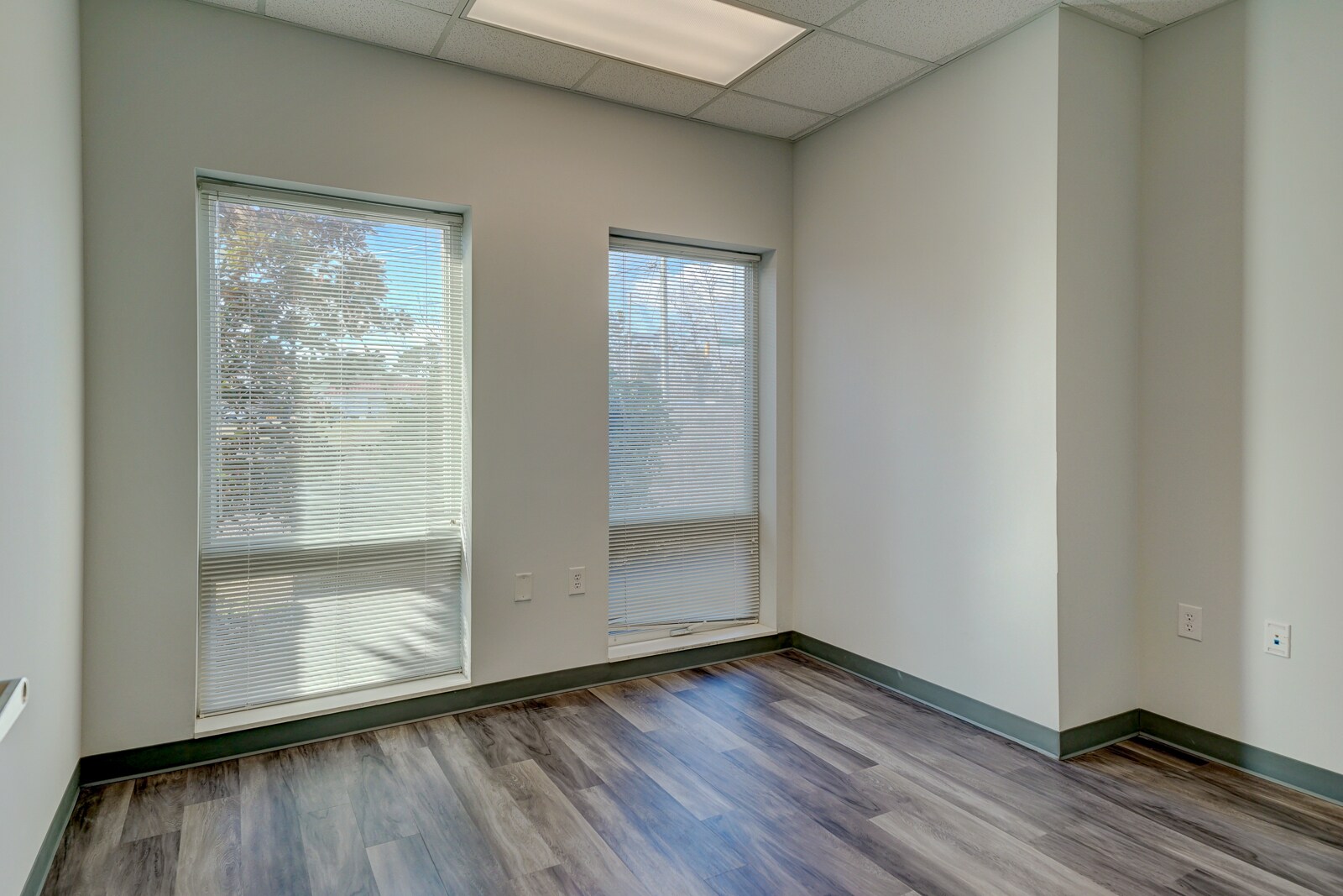 2202 Wrightsville Ave, Wilmington, NC for lease Interior Photo- Image 1 of 13