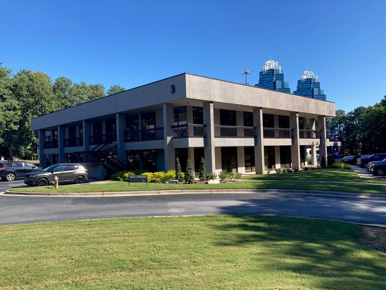 5825 Glenridge Dr NE, Sandy Springs, GA à louer - Photo du bâtiment - Image 2 de 30