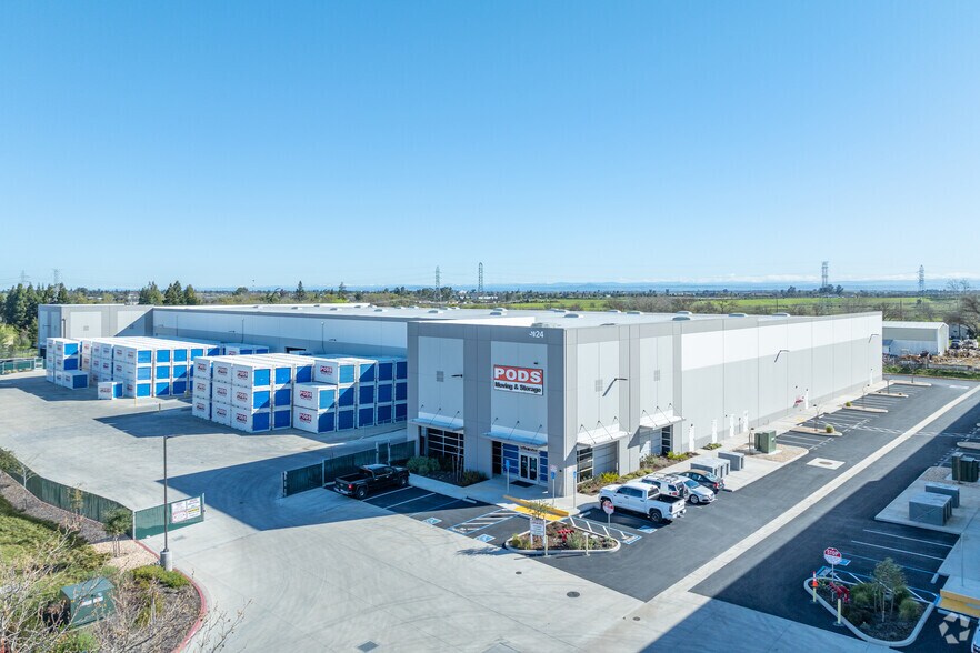 24 Wayne Ct, Sacramento, CA à louer - Photo du bâtiment - Image 3 de 7