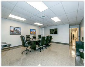 675 Main St, Westbury, NY à louer Photo intérieure- Image 1 de 5