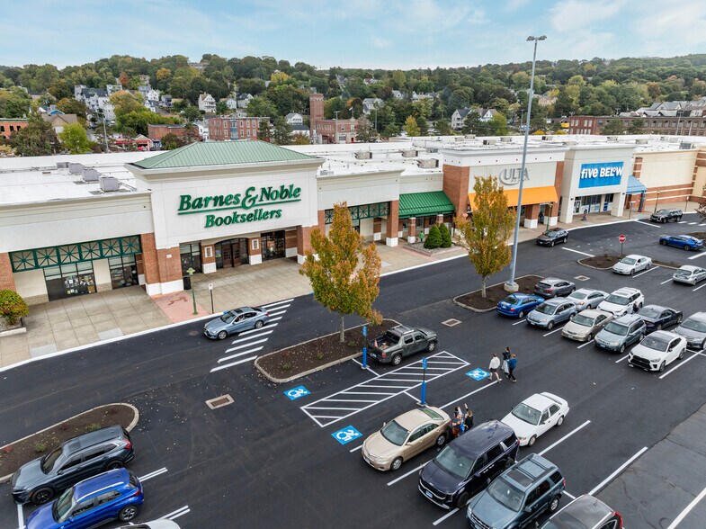 235 Union St, Waterbury, CT à louer - Photo du bâtiment - Image 3 de 5