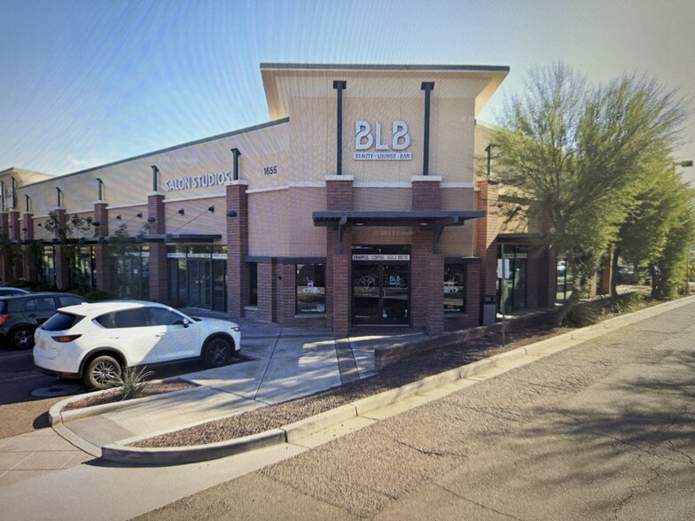 1655 W Chandler Blvd, Chandler, AZ à louer - Photo du bâtiment - Image 2 de 10