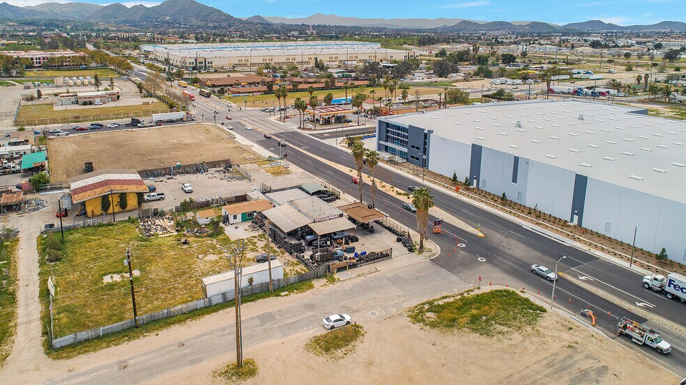 9501 Waterman Ave, San Bernardino, CA à vendre - Photo du bâtiment - Image 2 de 5