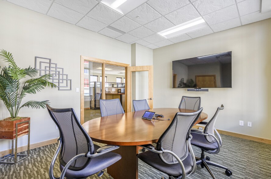 916 Saint Germain St, Saint Cloud, MN for lease - Interior Photo - Image 2 of 9