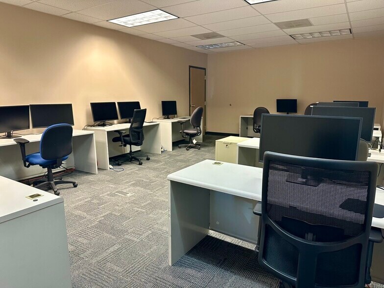 2121 SW Chelsea Dr, Topeka, KS à vendre - Photo intérieure - Image 3 de 17