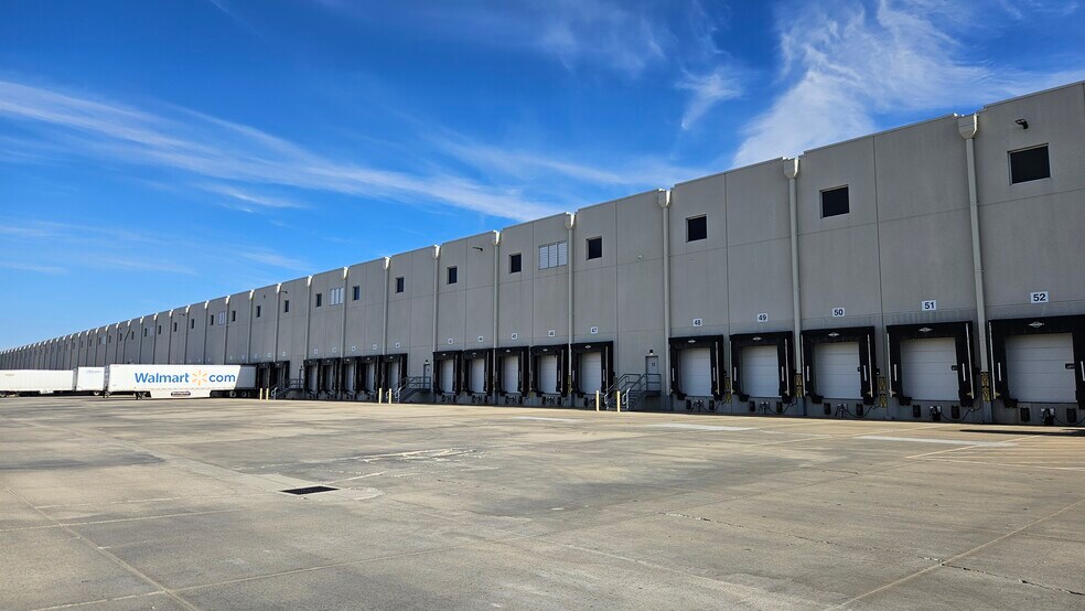 1010 Brewbaker Dr, Saint Elmo, IL à louer - Photo principale - Image 2 de 15