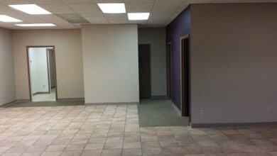 10040-10046 N Port Washington Rd, Mequon, WI à vendre Photo intérieure- Image 2 de 4