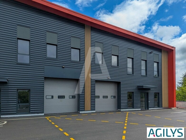 2 Avenue Denis Diderot, Élancourt for lease - Building Photo - Image 2 of 12