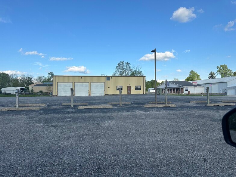 2311 Industrial Dr, Bedford, IN à vendre - Photo du bâtiment - Image 2 de 5