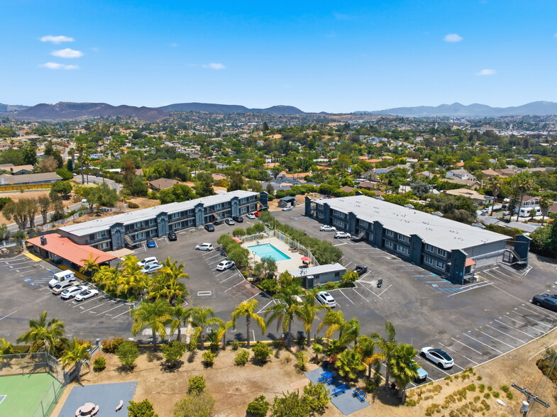 330 Mar Vista Dr, Vista, CA for sale - Building Photo - Image 3 of 23