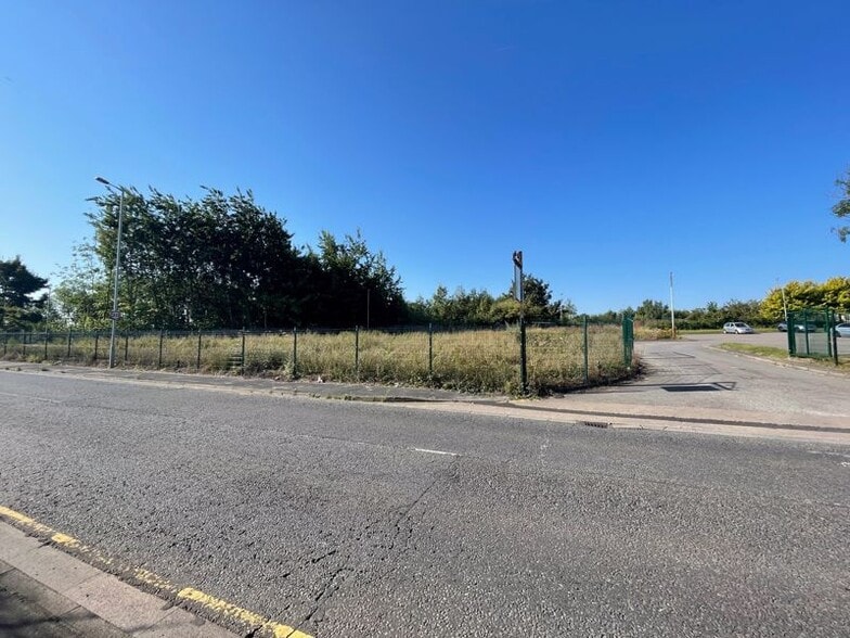 2B Bridle Rd, Bootle for lease - Building Photo - Image 2 of 4