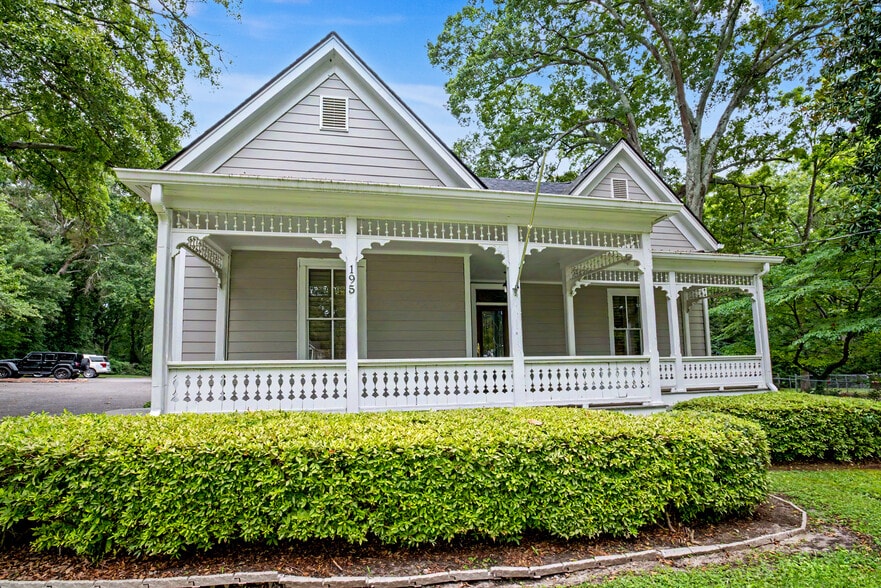 195 N Jeff Davis Dr, Fayetteville, GA à vendre - Photo du bâtiment - Image 1 de 36