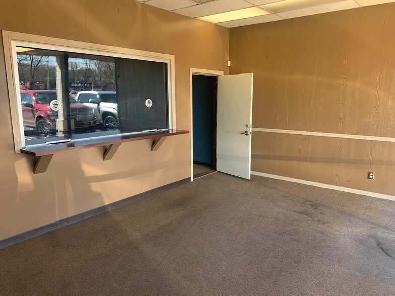 3265-3277 Austin Peay Hwy, Memphis, TN for lease - Building Photo - Image 2 of 21