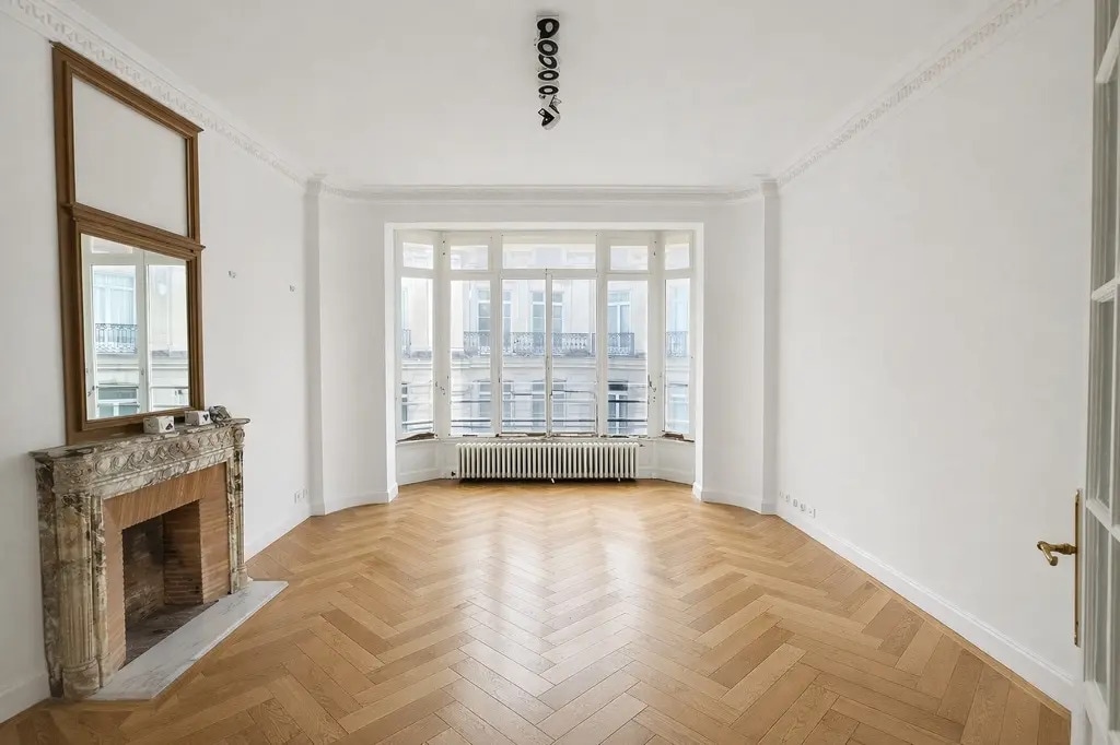 Office in Paris for lease Interior Photo- Image 1 of 10