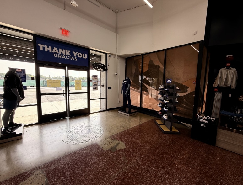 3695-3699 Crenshaw Blvd, Los Angeles, CA à louer Photo intérieure- Image 1 de 6