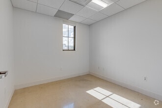 6900 SW 80th St, Miami, FL à vendre Photo intérieure- Image 2 de 13