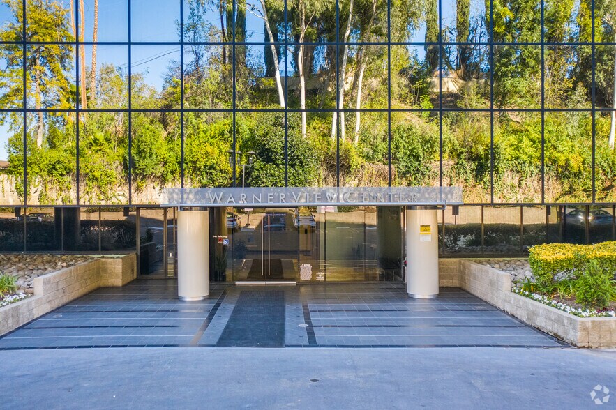 5959 Topanga Canyon Blvd, Woodland Hills, CA à louer - Photo du bâtiment - Image 3 de 9