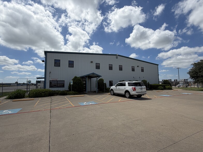3701 Windmill Rd, Cleburne, TX for lease - Building Photo - Image 3 of 26