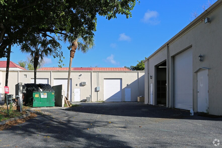 6401 E Rogers Cir, Boca Raton, FL à louer - Photo du bâtiment - Image 3 de 7