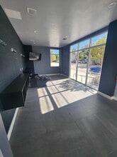 961 SW 7th St, Miami, FL à louer Photo intérieure- Image 2 de 11