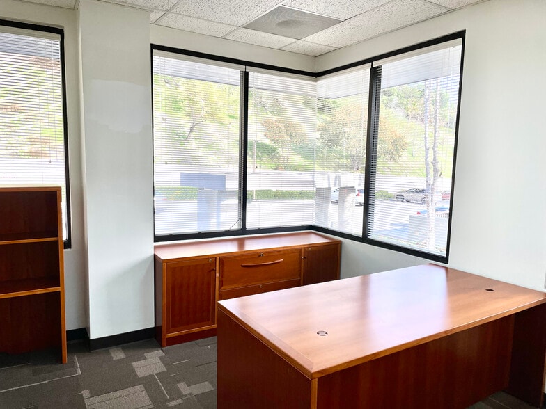 430 Silver Spur Rd, Rancho Palos Verdes, CA à louer - Photo du bâtiment - Image 2 de 17