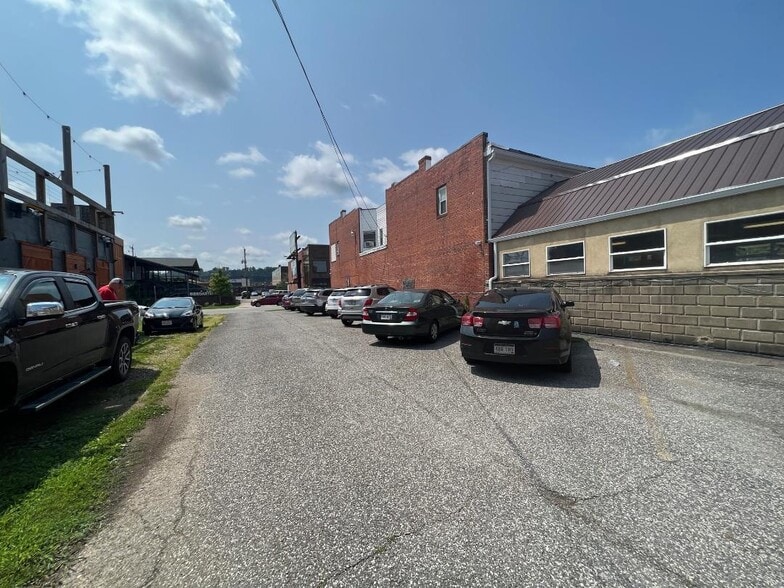 625 8th St, Huntington, WV à louer - Photo du bâtiment - Image 3 de 21