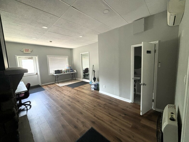 906 Route 940, Pocono Lake, PA à louer - Photo du bâtiment - Image 2 de 11
